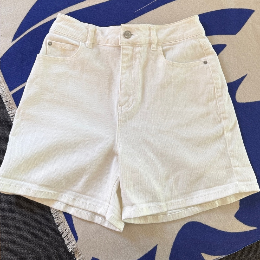 WHITE JEAN SHORT TWIK SIZE 26
